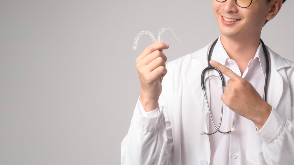 perbandingan-invisalign-dan-aligner-murah